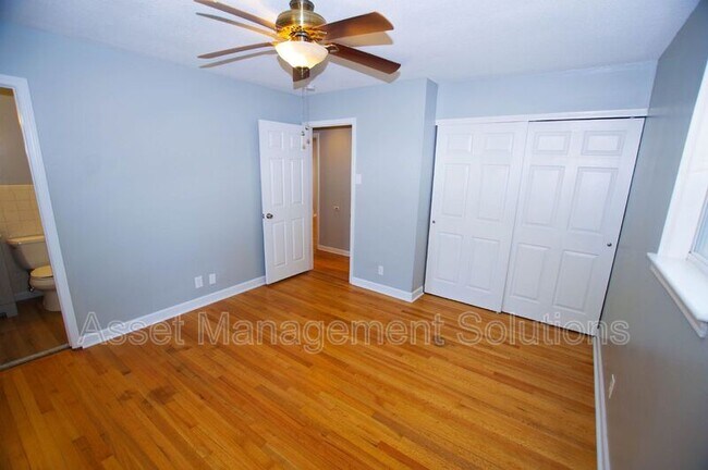 Building Photo - 723 Riderwood Dr