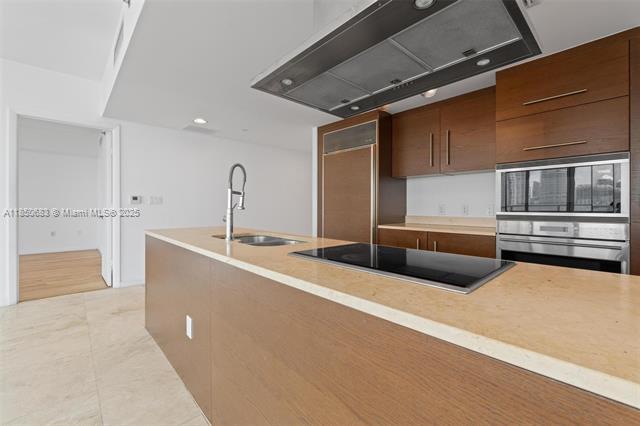Building Photo - 495 Brickell Ave