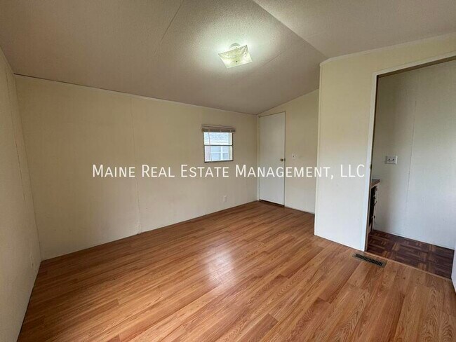 Building Photo - 25 Morton Ave