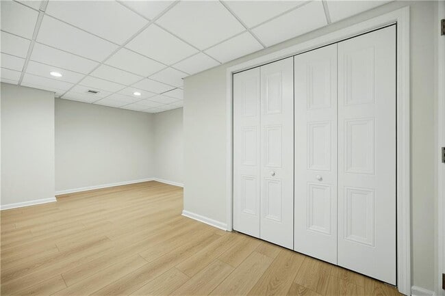 Building Photo - 1390 Tennis Ct Pl