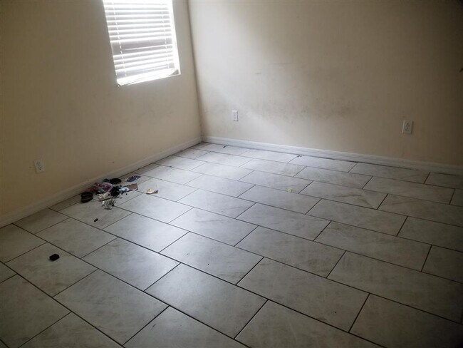 Building Photo - Move in Ready Home in Great Location