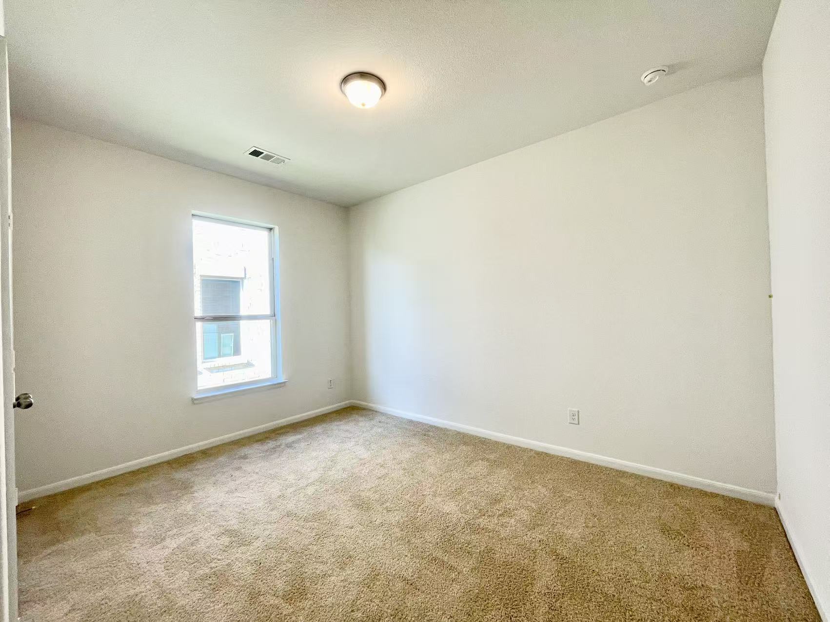 Building Photo - 16205 Garden Dr