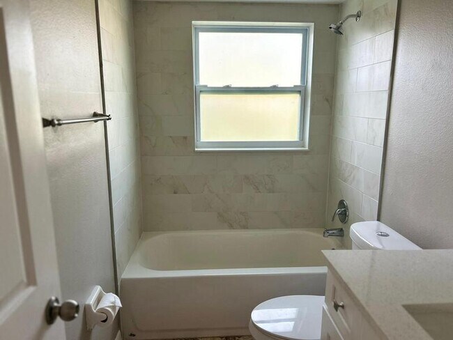 Building Photo - 912 Park Valley Cir