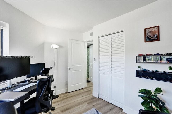 Building Photo - 8137 NW 17th Manor