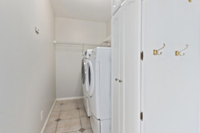 Building Photo - 3666 Pearblossom Cir