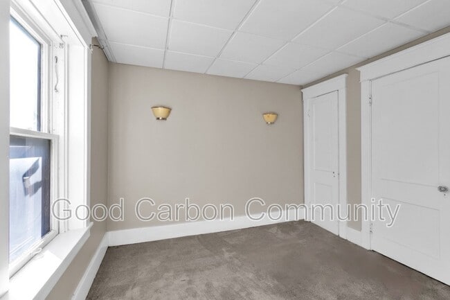Building Photo - 1247 Hertel Ave