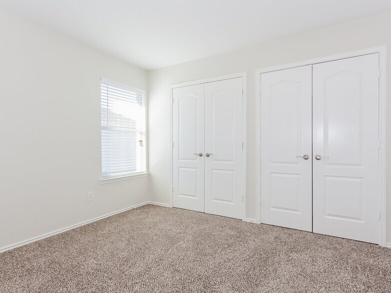 Building Photo - 103 Red Wolf Ln