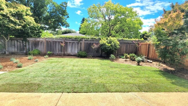 Building Photo - Epic REA - **4 Bedroom, 2.5 Bath - Ranch S...