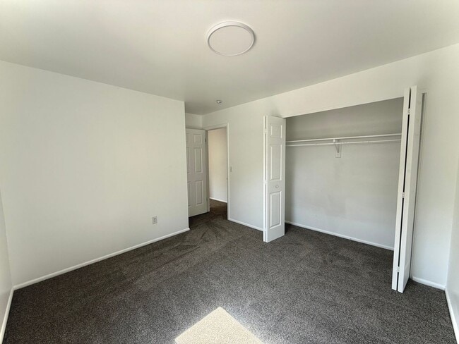 Building Photo - 3 Bedroom Home in Holladay now available