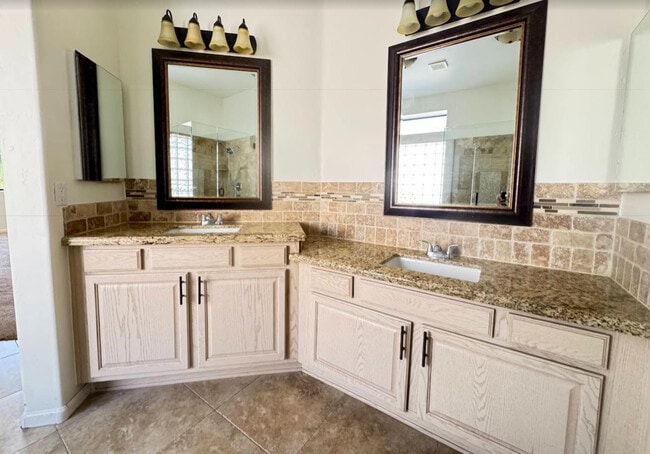 Building Photo - 4906 E Hamblin Dr