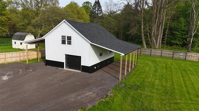 Building Photo - 6615 E Lake Rd
