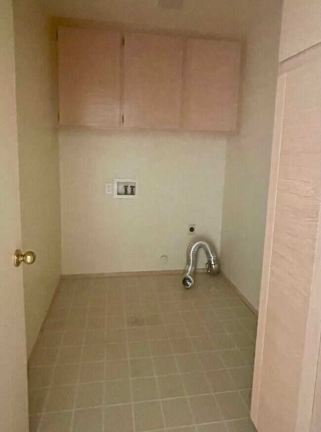 Laundry area with cabinets - 1915 Discovery Village Ln