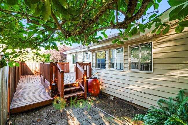 Building Photo - Comfort and Charm in This Bright 2-Bedroom...