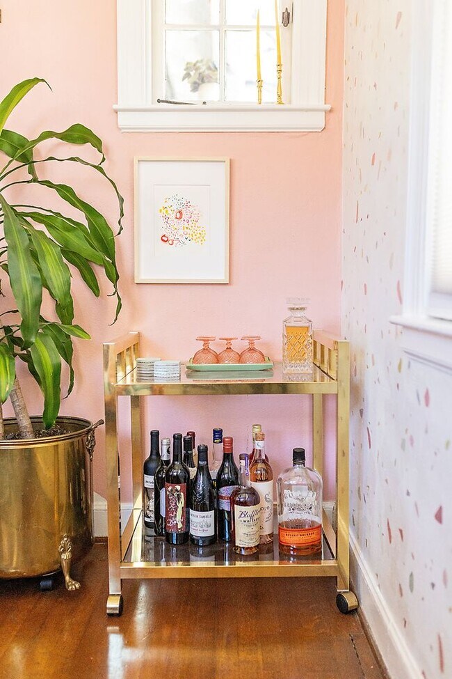 Building Photo - Bull St Bungalow