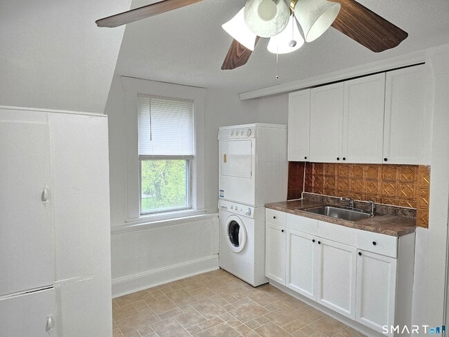 Building Photo - 103 Capen St
