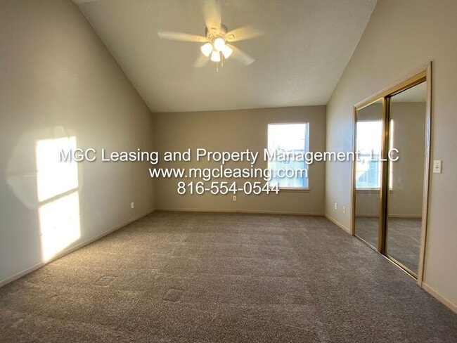 Building Photo - Harrisonville 2 Bedroom 2.5 Bath Townhome!