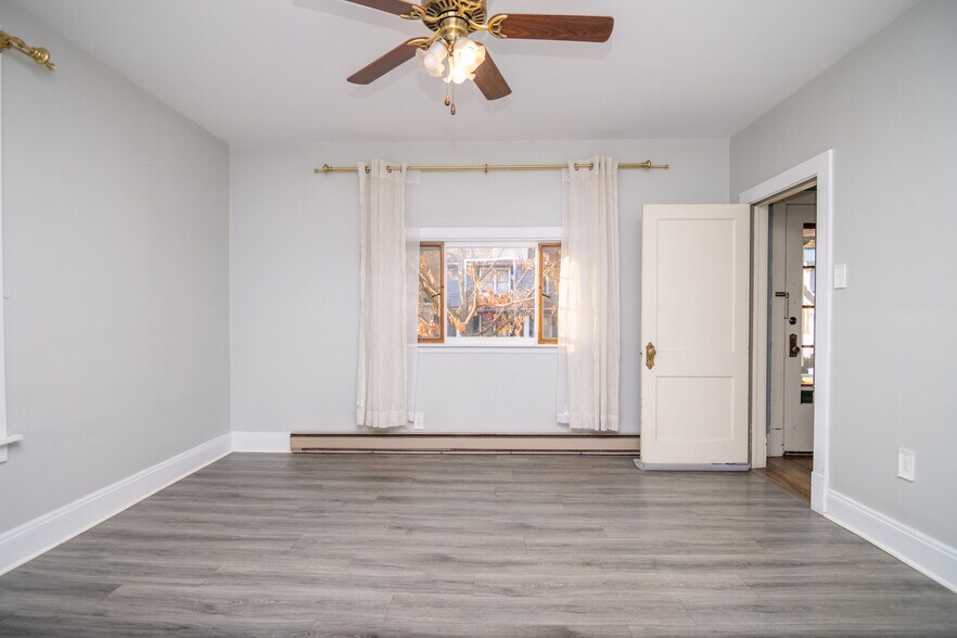 Building Photo - 163 S Park St