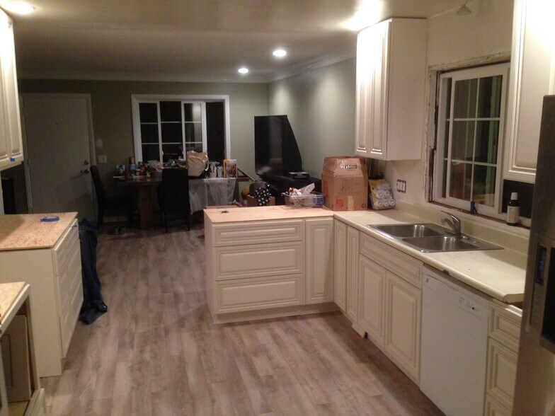 Building Photo - 2011 Rockefeller Ln