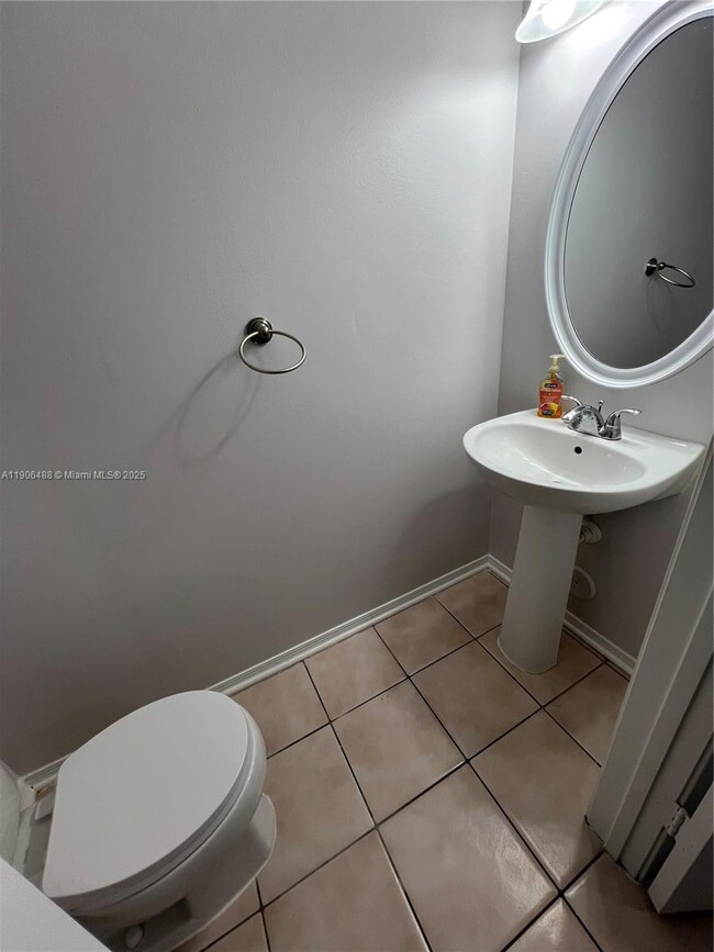 Building Photo - 16658 Hemingway Dr