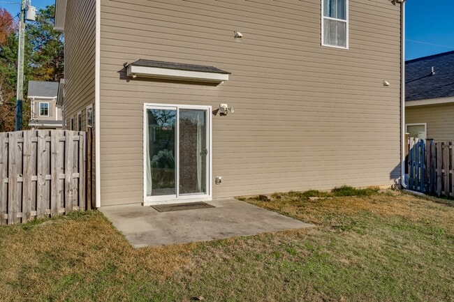 Building Photo - Amazing home in quiet and established neighborhood
