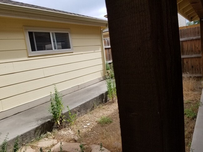 Building Photo - Westside 4 Bed, 2.75 Bath Townhouse w/Garage Next to NAU & CCC! Students OK! Avail. July 10th!