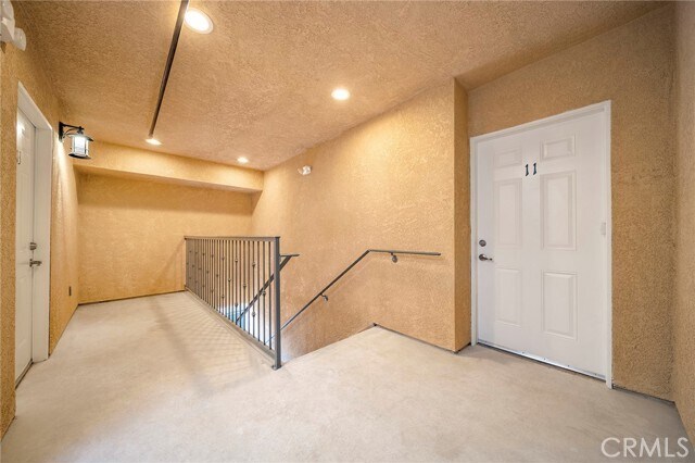 Building Photo - 5639 Huntington Dr