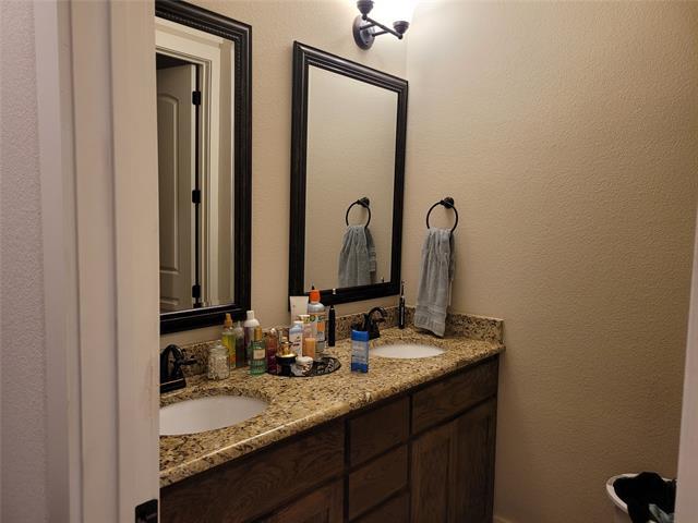 Building Photo - 3033 Solana Cir