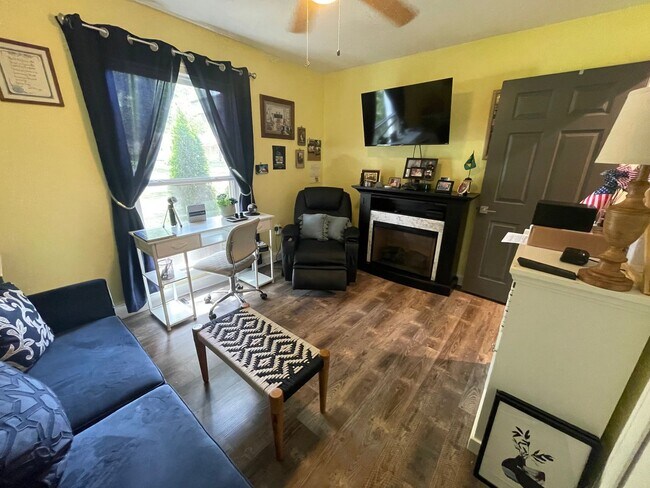 Building Photo - Shelby Twp Custom Ranch- 3 Bedrooms, 2 Bat...