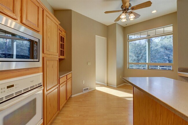 Building Photo - Beautiful home in the Mountain Club!