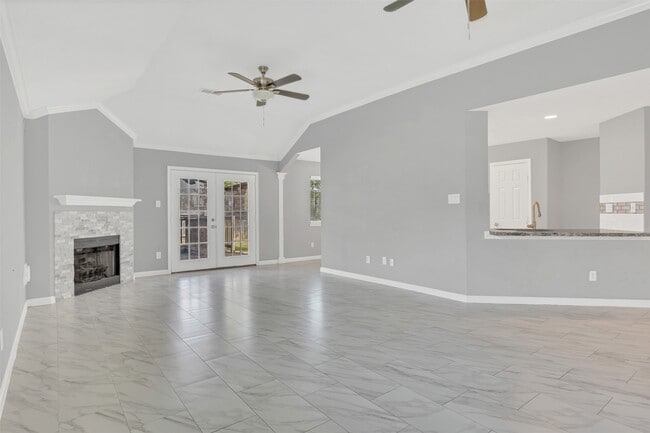Building Photo - 6923 Creek Village Dr