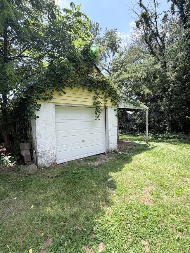 Building Photo - 2250 Bellfield Ave