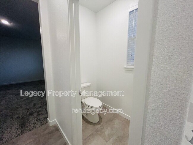 Building Photo - 3760 Oyster Pt Wy