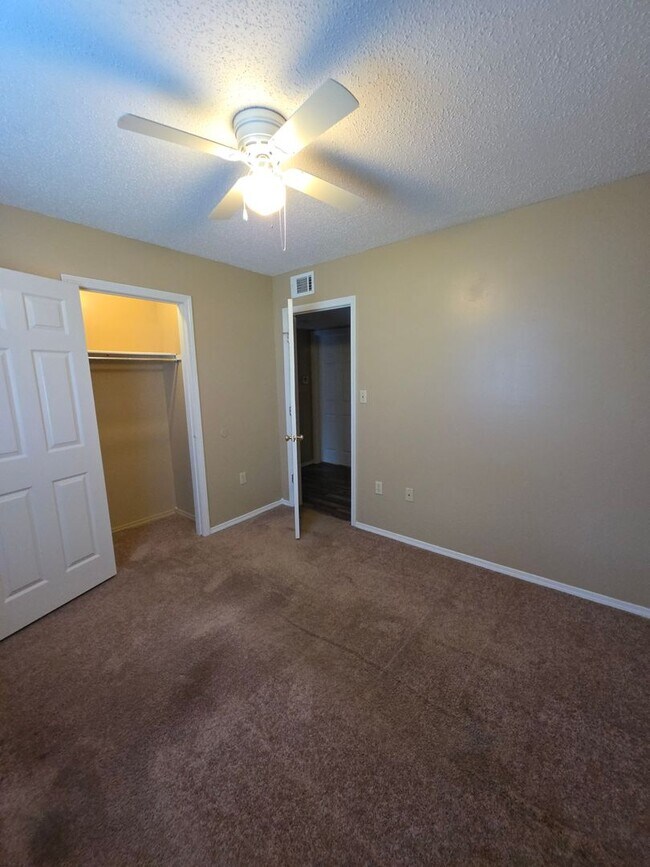 Building Photo - 30 Hammco Cir