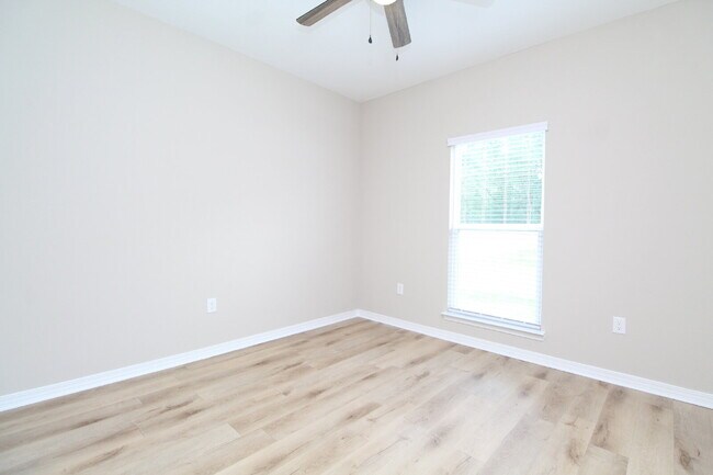 Building Photo - 2023 built modern open layout home on an acre lot in Milton just off Hwy 90