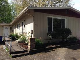 Building Photo - 1922 SE Tenino St