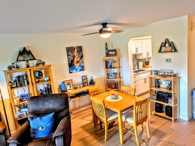 Building Photo - SEASONAL/SHORT TERM TURNKEY condo