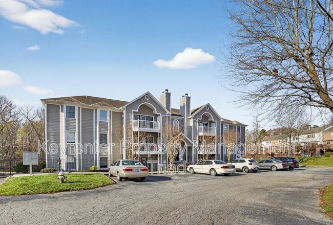 Building Photo - 3701 Cotswold Terrace