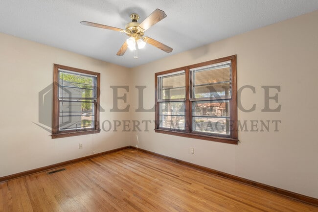 Building Photo - 1912 N Hood St