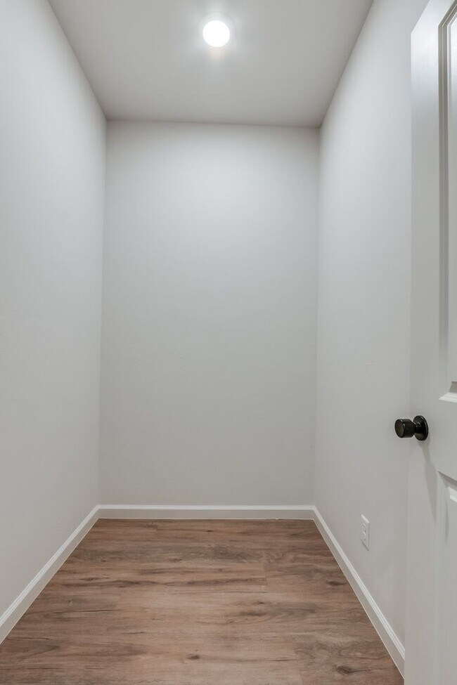 Building Photo - Urban living in Edmond