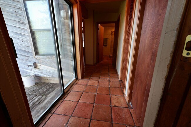 Building Photo - (4) Bed/(2) Bath SE Norman! Country Living!