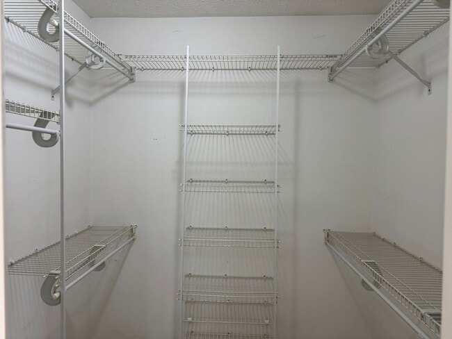 Building Photo - 105 Owls Nest Ct