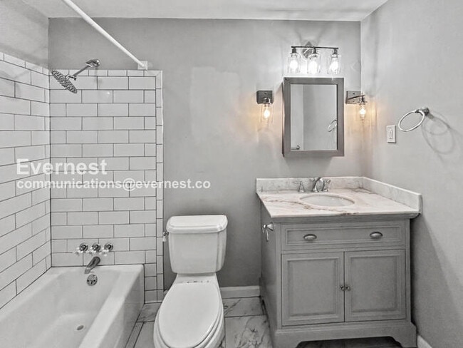 Building Photo - 2 Bed/2 Bath Home with Fenced Yard / Pet-Friendly / Available Now!