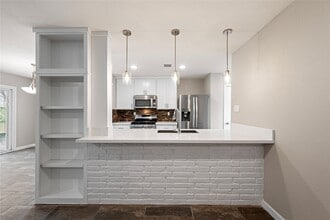 Building Photo - 12050 Sela Ln