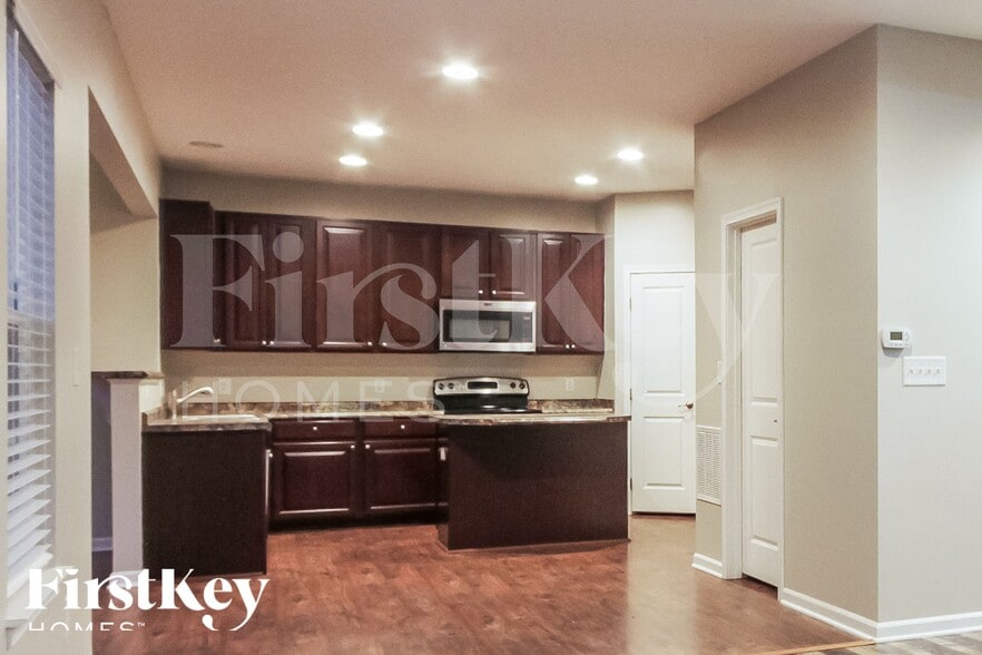 Building Photo - 8305 Wheatfield Dr