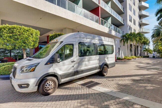 Building Photo - 2602 E Hallandale Beach Blvd