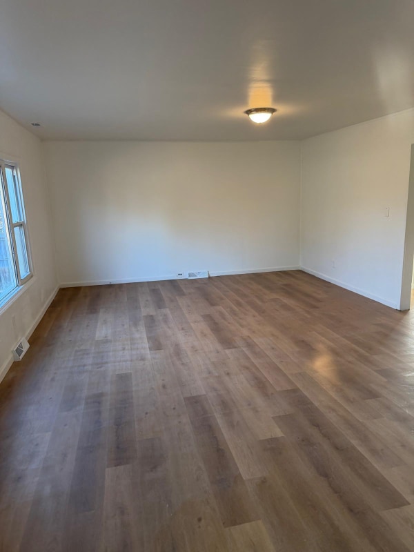 Building Photo - 1665 Elaine Rd