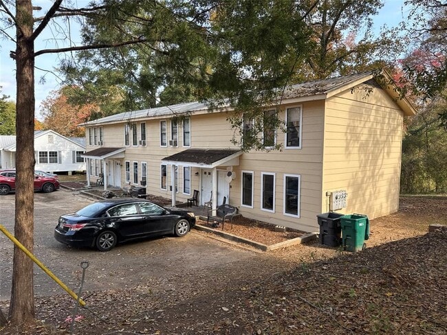 Building Photo - 813 Azalea St