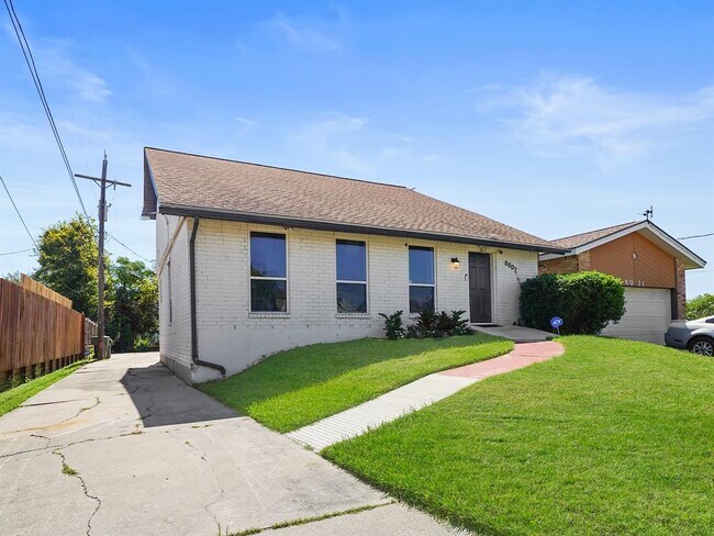 Building Photo - 8007 Beluche Dr