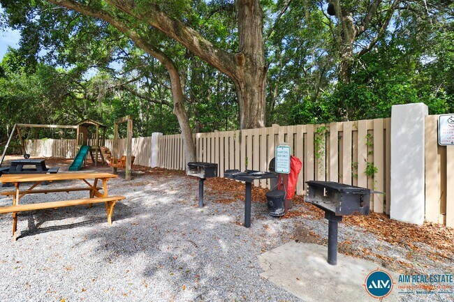 Building Photo - Move-In Ready 2 Bedroom Condo – Steps from Port Royal Sound - Available Now!