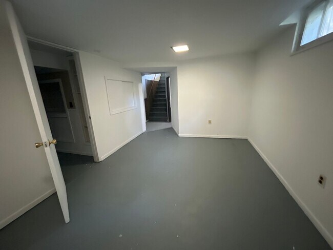 Building Photo - 4 bedroom, 2 bathroom home in the peaceful community of Mahtomedi access to White Bear Lake